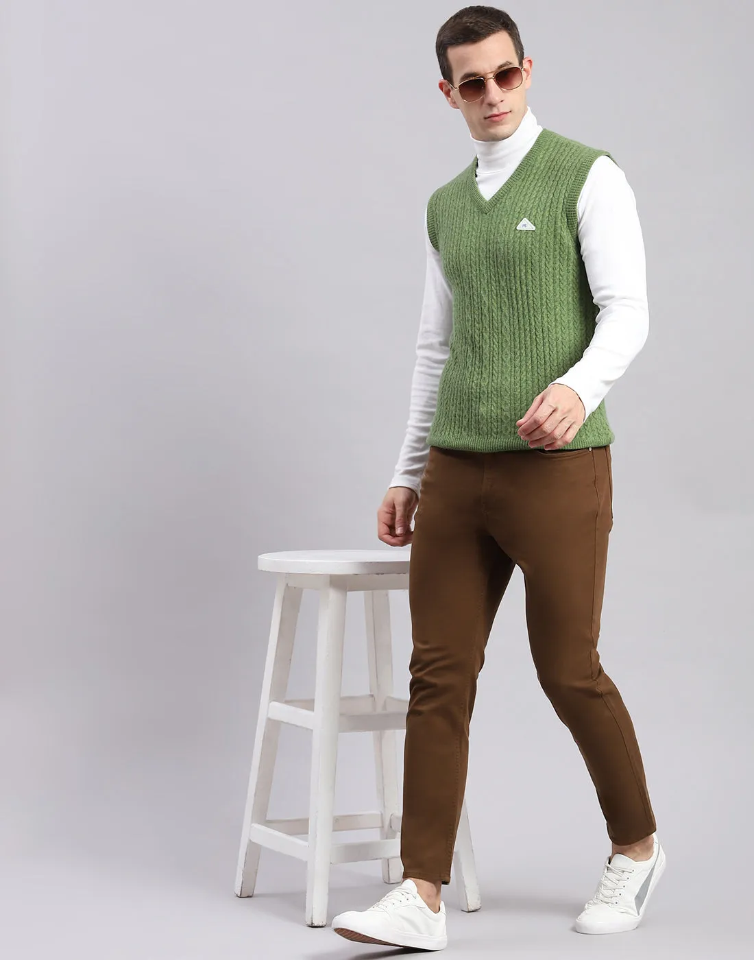 Men Green Self Design V Neck Sleeveless Sweaters/Pullovers