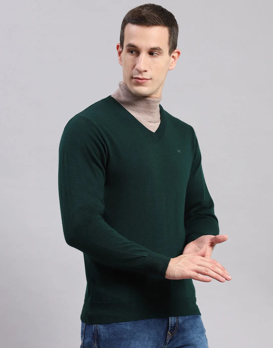 Men Green Solid V Neck Full Sleeve Sweaters/Pullovers