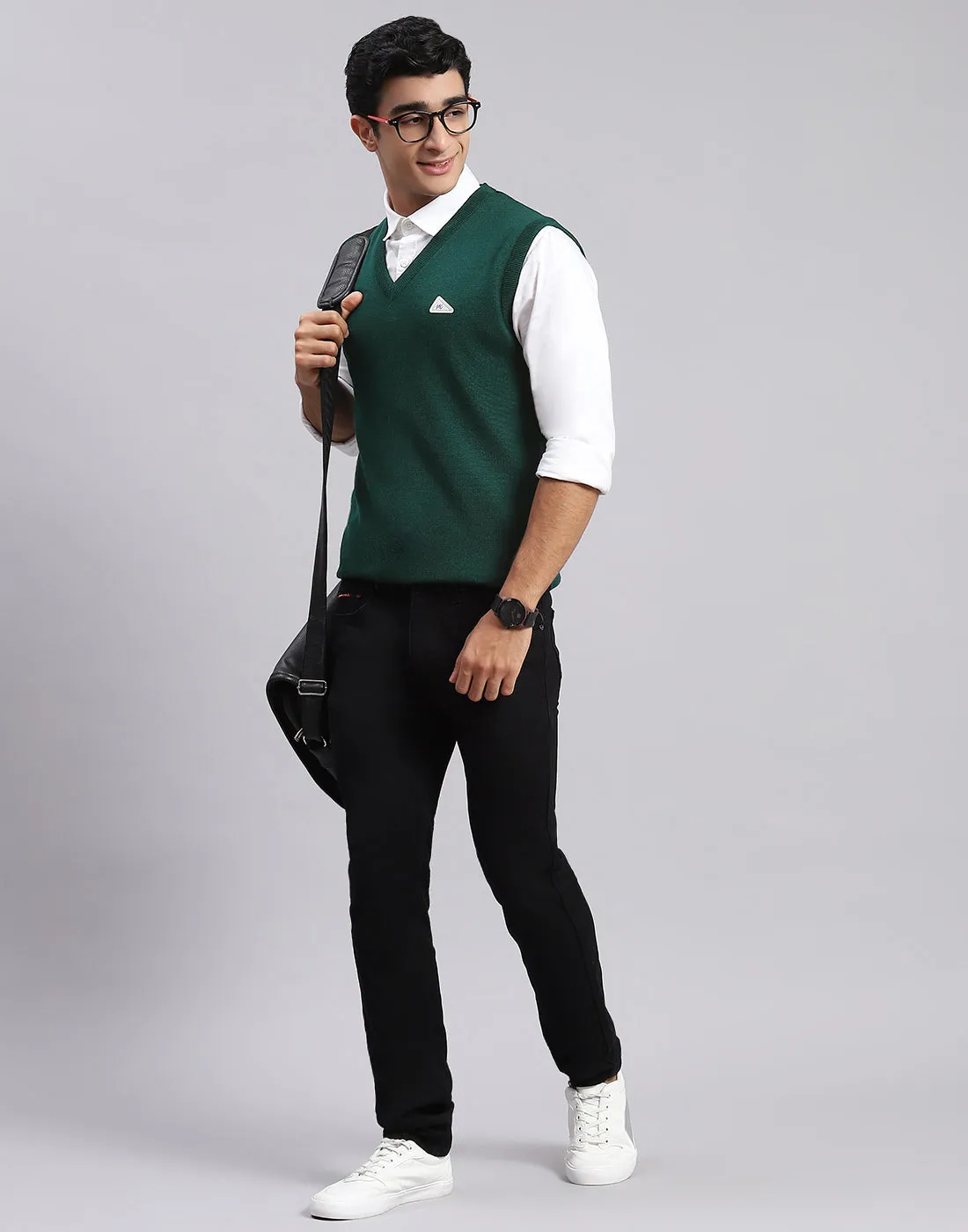 Men Green Solid V Neck Sleeveless Sweaters/Pullovers