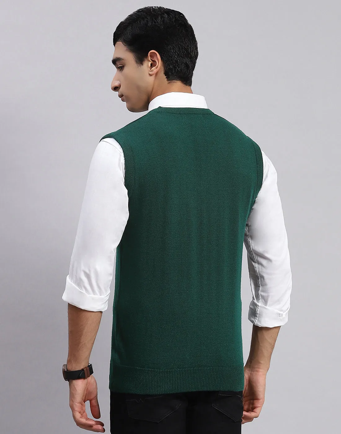 Men Green Solid V Neck Sleeveless Sweaters/Pullovers