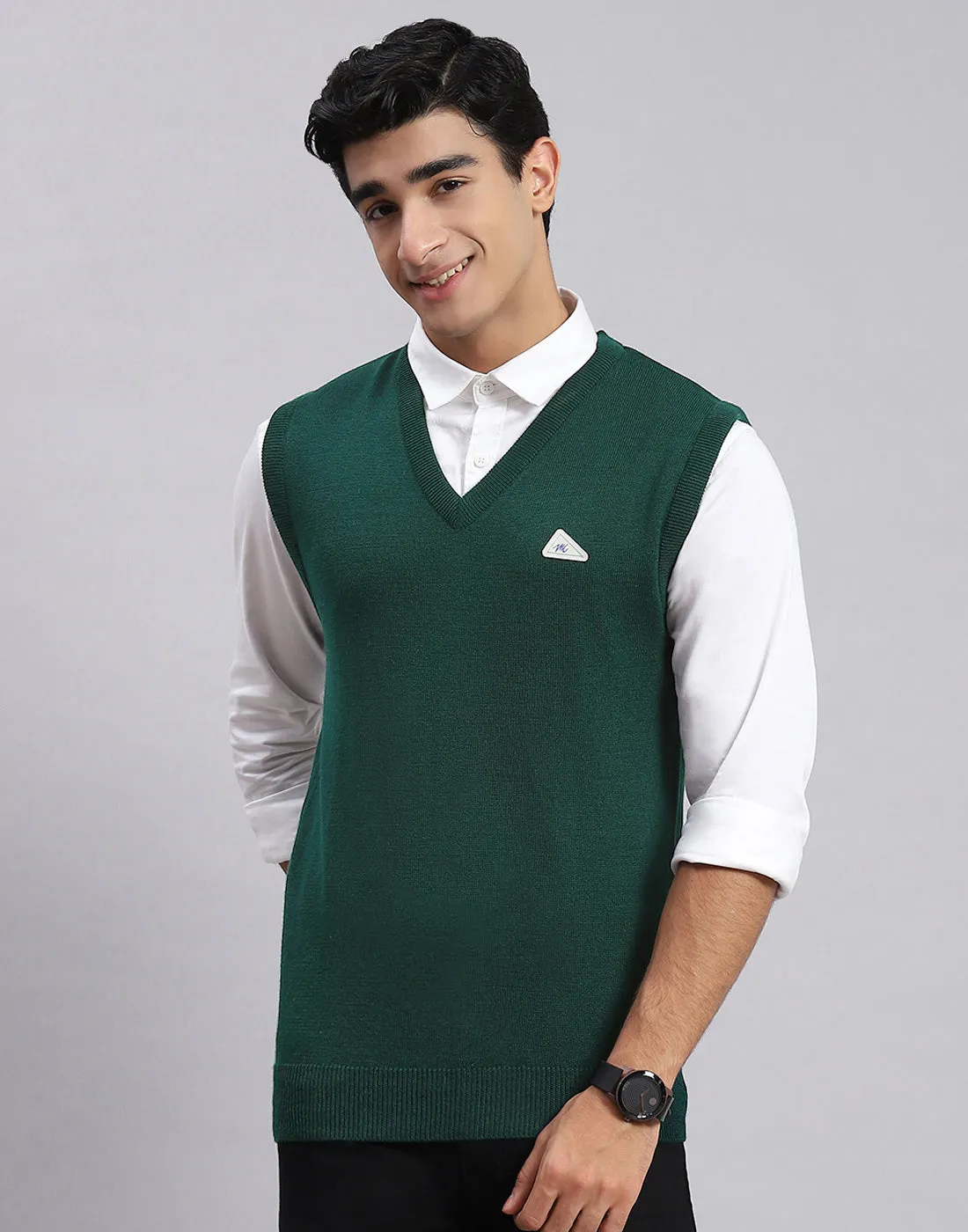 Men Green Solid V Neck Sleeveless Sweaters/Pullovers