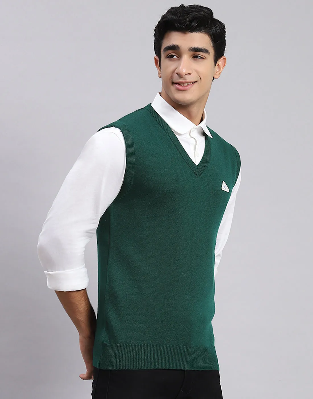 Men Green Solid V Neck Sleeveless Sweaters/Pullovers