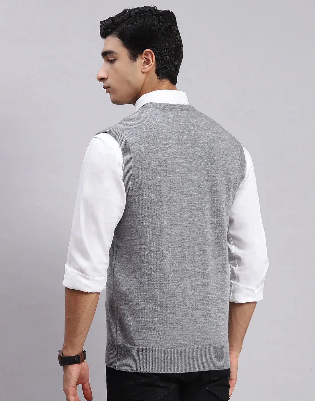 Men Grey Solid V Neck Sleeveless Sweaters/Pullovers