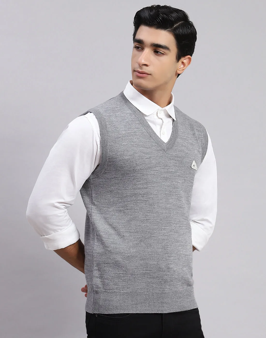 Men Grey Solid V Neck Sleeveless Sweaters/Pullovers