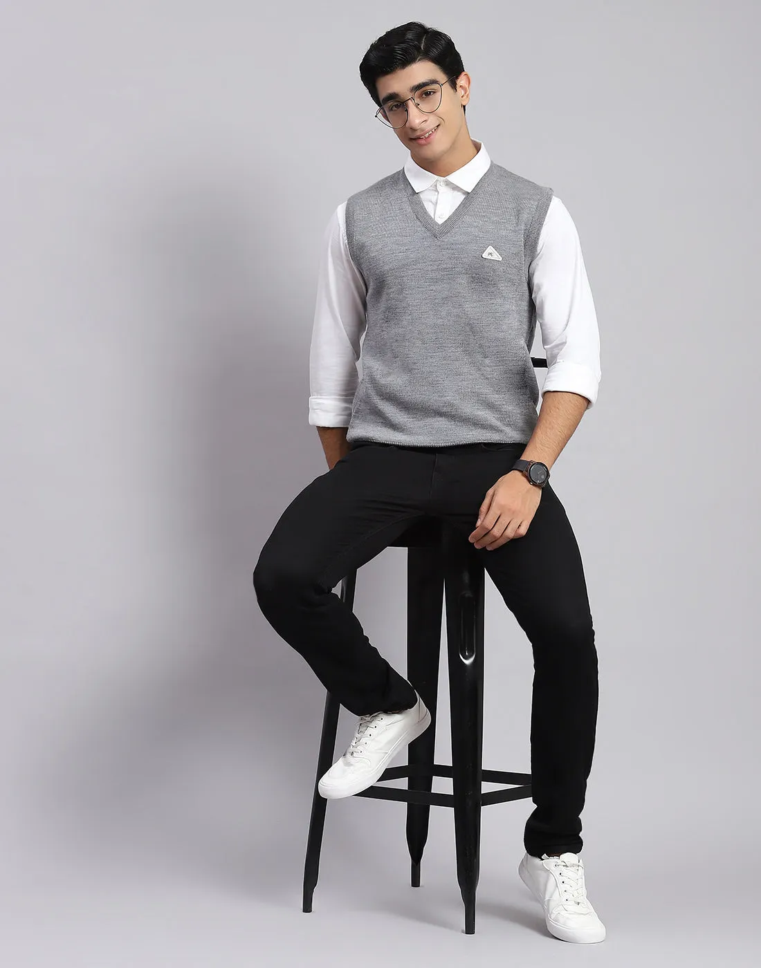 Men Grey Solid V Neck Sleeveless Sweaters/Pullovers