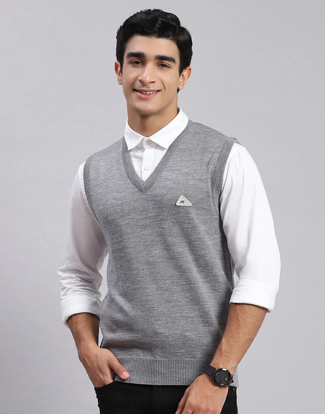 Men Grey Solid V Neck Sleeveless Sweaters/Pullovers