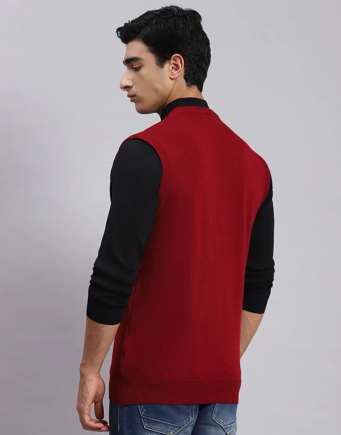 Men Maroon Solid V Neck Sleeveless Sweaters/Pullovers