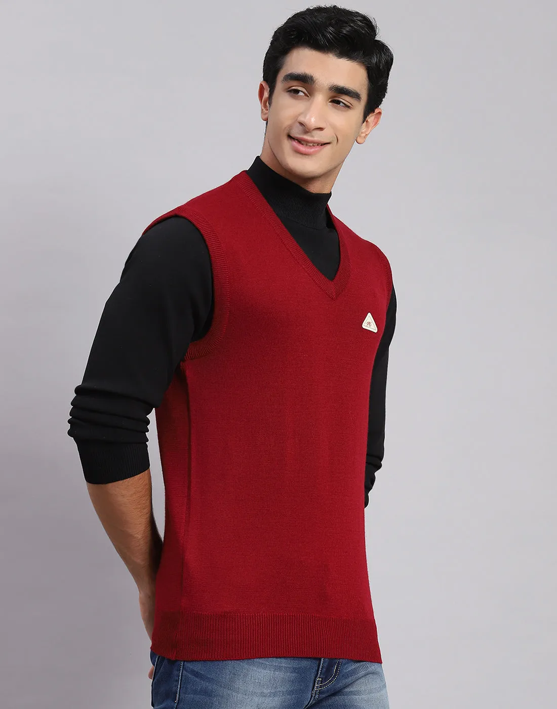 Men Maroon Solid V Neck Sleeveless Sweaters/Pullovers