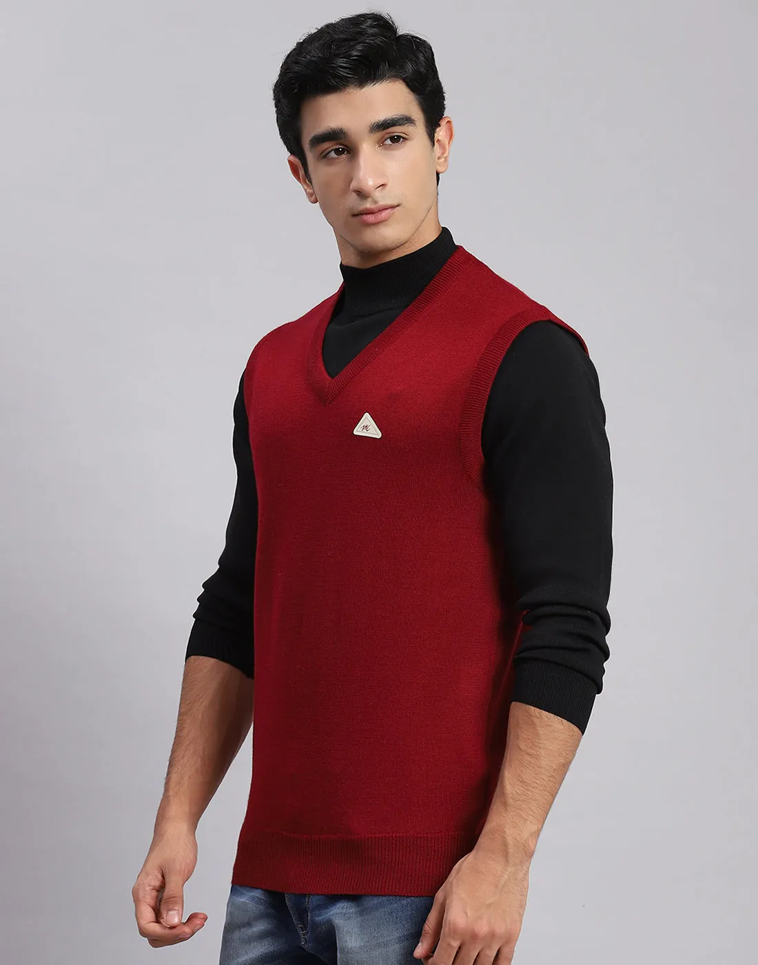 Men Maroon Solid V Neck Sleeveless Sweaters/Pullovers