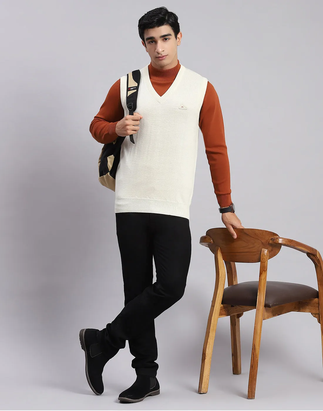 Men Off White Solid V Neck Sleeveless Sweaters/Pullovers