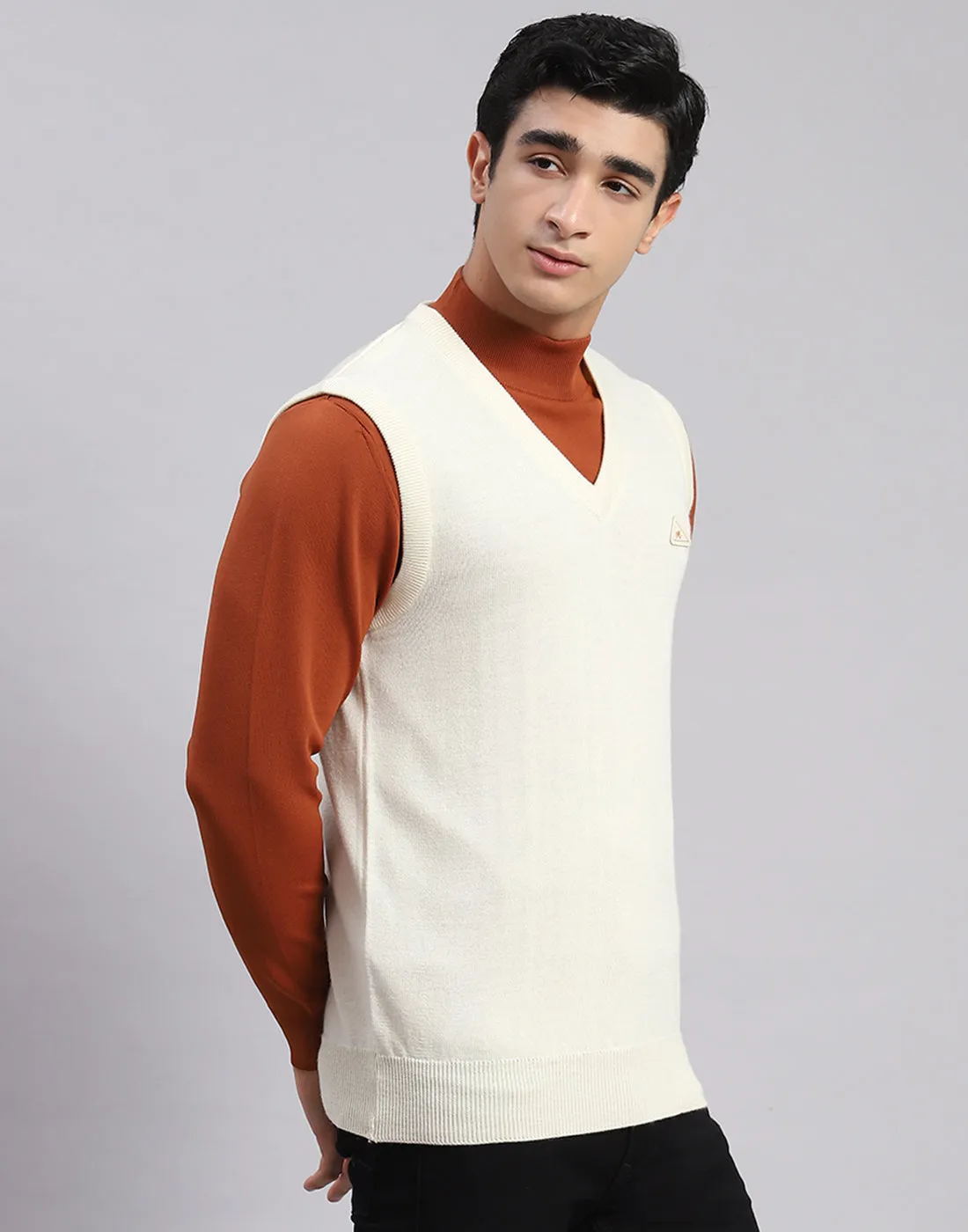 Men Off White Solid V Neck Sleeveless Sweaters/Pullovers