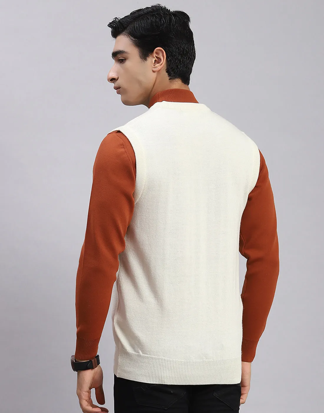 Men Off White Solid V Neck Sleeveless Sweaters/Pullovers