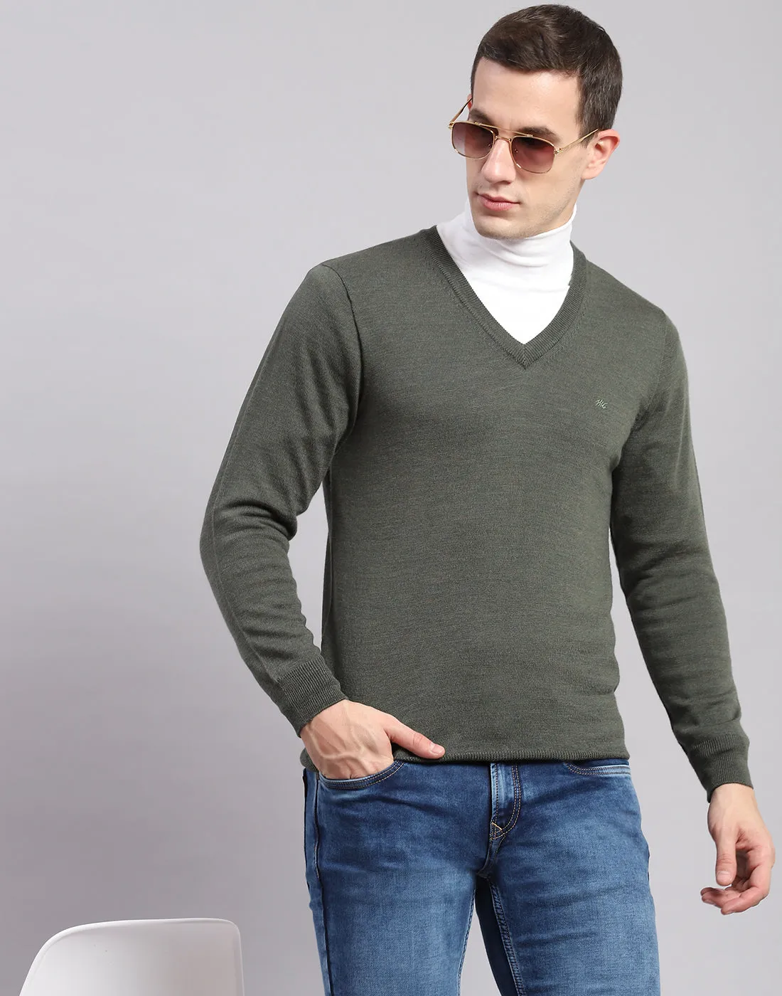 Men Olive Solid V Neck Full Sleeve Sweaters/Pullovers