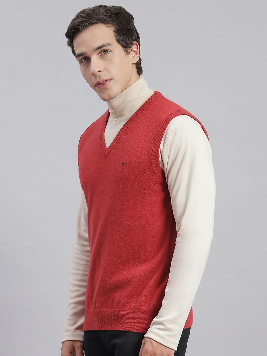 Men Red Solid V Neck Sleeveless Sweaters/Pullovers