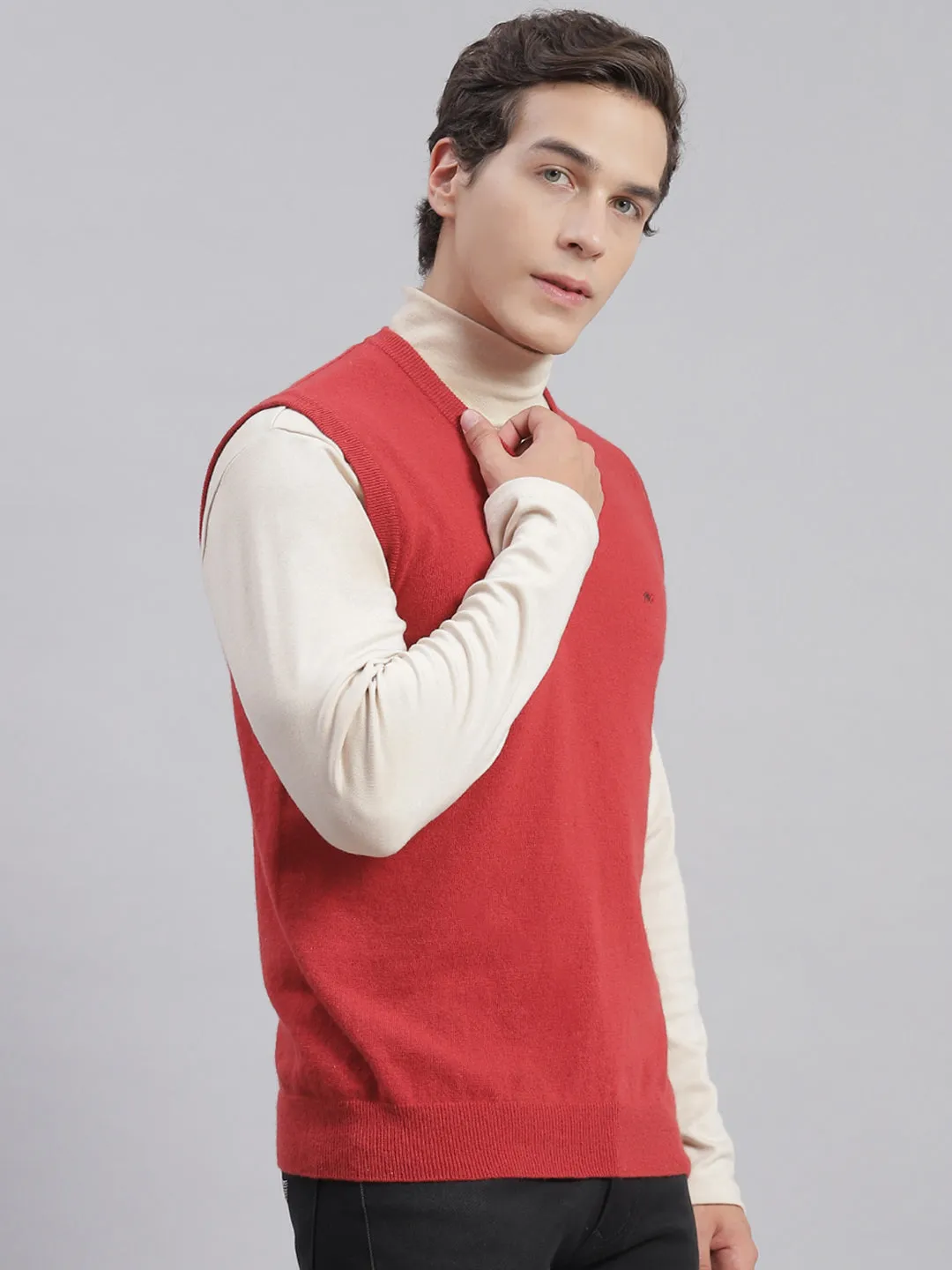 Men Red Solid V Neck Sleeveless Sweaters/Pullovers