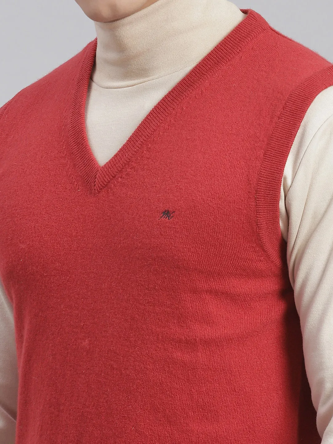 Men Red Solid V Neck Sleeveless Sweaters/Pullovers